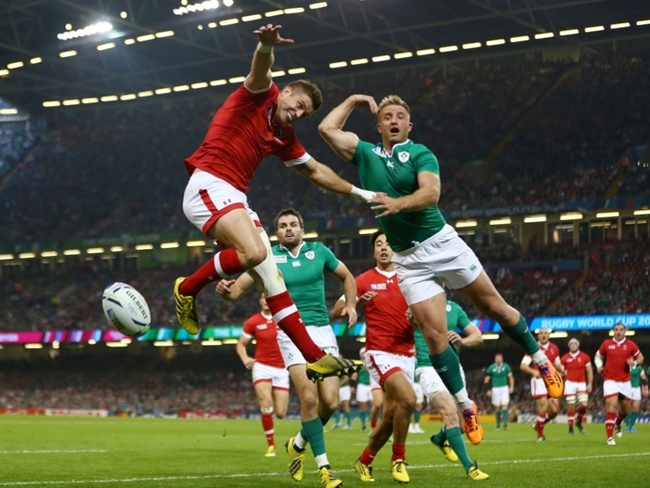 Canada_player_Matt_Evans_battles_with_Ireland_player_Luke_Fitzgerald