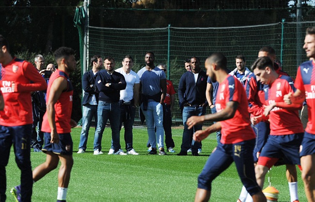 france rugby team visit arsenal training