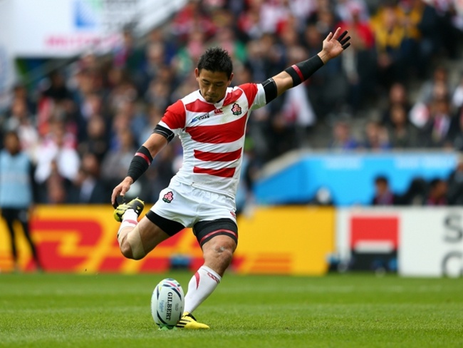 Japan_fullback_Ayumu_Goromaru_kicking